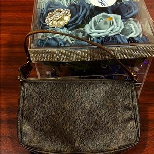 Louis Vuitton Brown Shoulder Bag Classic Leather Design